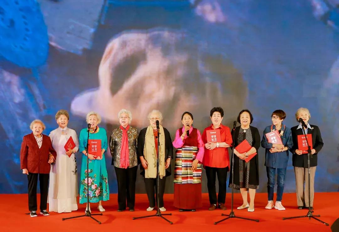 星誠視野總經(jīng)理張立受邀參與2021中國品牌節(jié)第十四屆女性論壇，并和聯(lián)合國前副秘書長沙祖康親切交流；